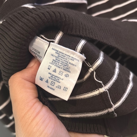 Lands' End Black and White V-Neck Sweater Striped Knit - Picture 4 of 4